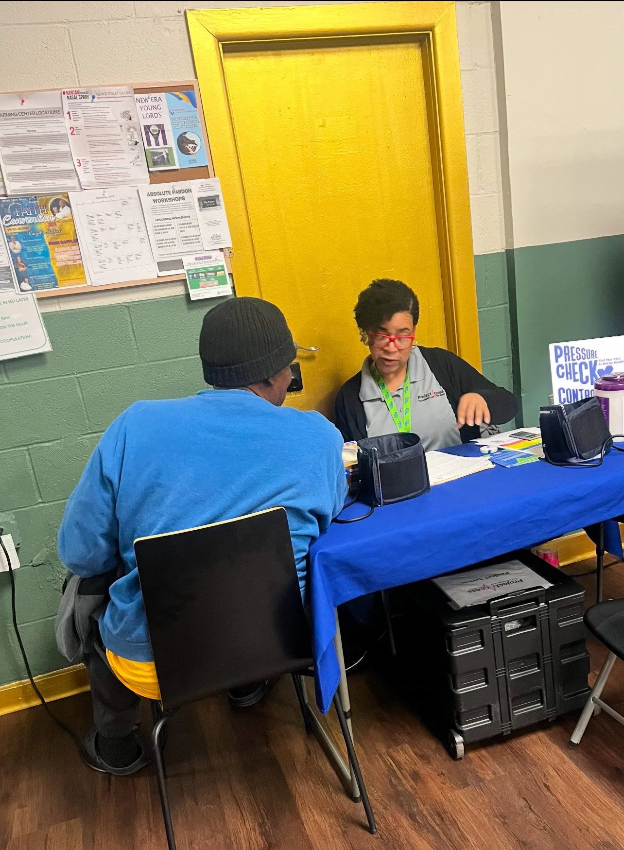 A case manager meeting one-on-one with a guest at a desk